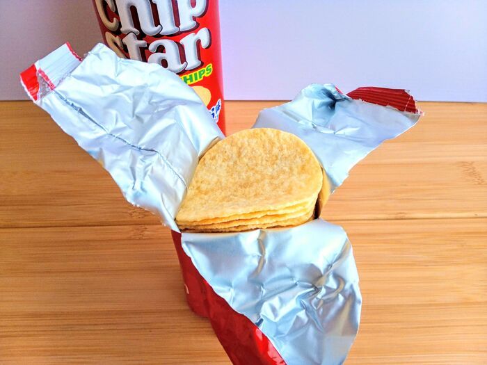 ポテチを最高に楽しくする〈パーティ開け〉の決定版3選。マスターすれば盛り上がること間違いなし♡