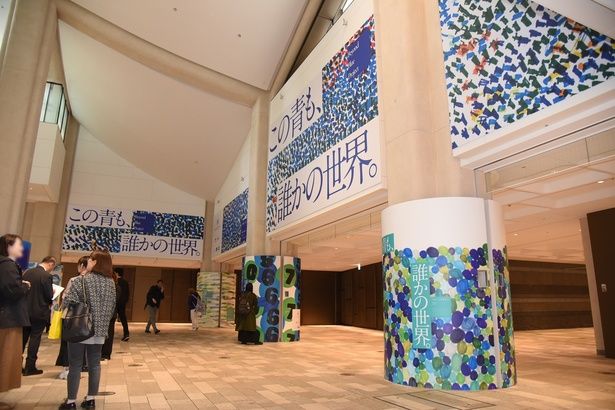 アートワークの展示は、2026年4月12日(日)まで麻布台ヒルズで実施中 撮影：ソムタム田井