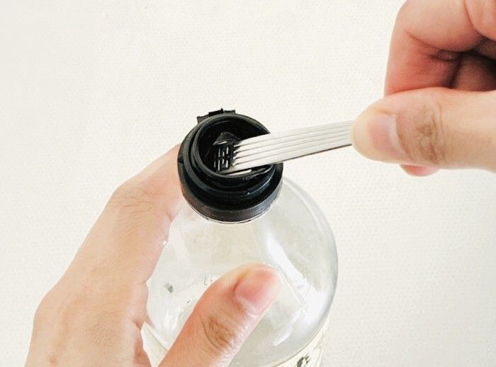 『フタ』がブチっとちぎれた調味料ボトル、そのまま捨てるの待って！こうすれば簡単に取り外せます♪