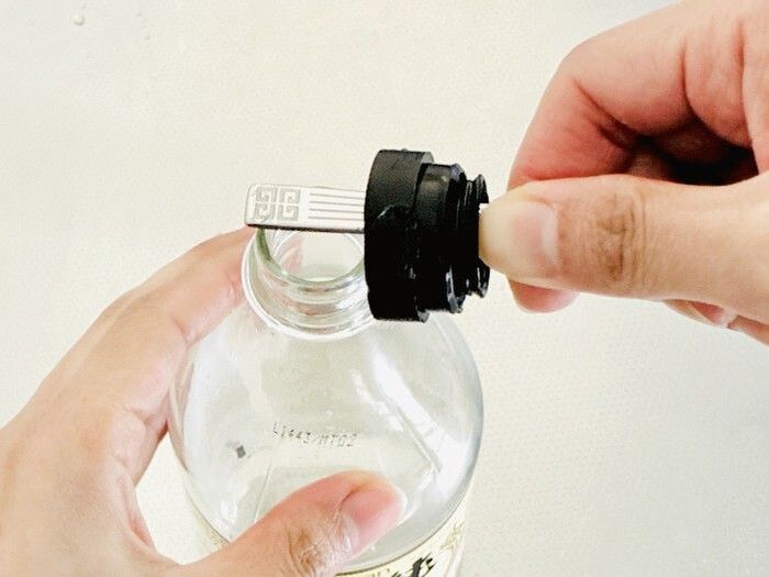 『フタ』がブチっとちぎれた調味料ボトル、そのまま捨てるの待って！こうすれば簡単に取り外せます♪