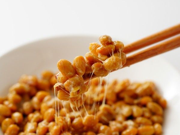 納豆のネバネバした糸を切るには？