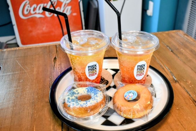 『Mick DOUGHNUTS（ミックドーナツ）』 『オーシャン』（400円）『プレーン』（300円）『ギラパワー』（400円）