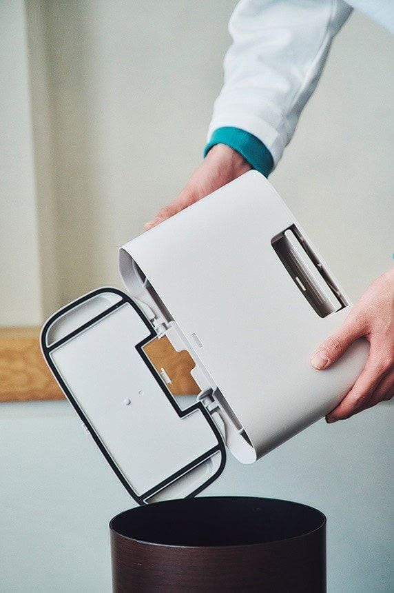 エディオンのスティック掃除機『e angle ダストステーション付きクリーナー』