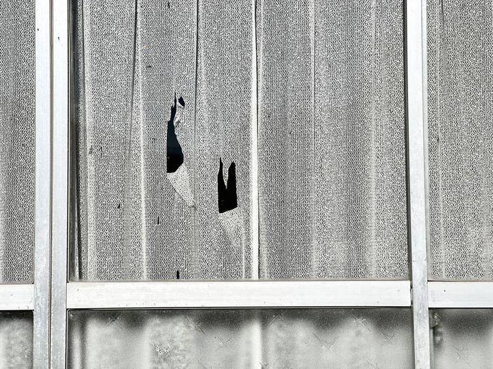 窓 仕事運 下がる 破れたカーテン