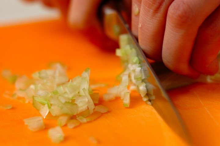 お肉ゴロゴロ！簡単本格ボロネーゼの下準備2