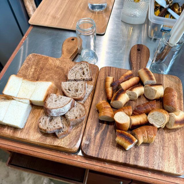 カットされたパン