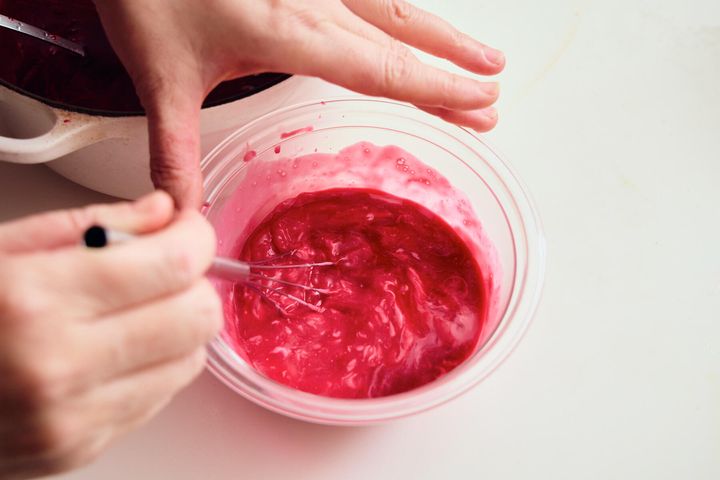 サワークリームをのばす