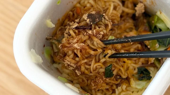 ファミリーマート,麻辣湯好きに朗報です 汁なしまぜそば 麻辣湯味