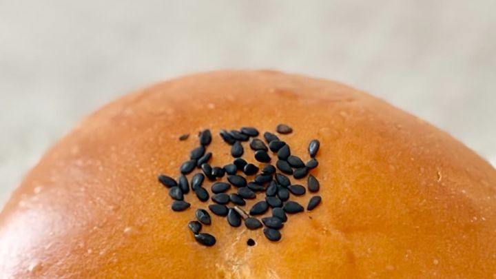 もちもち甘～い！【セブン】の新作あんぱんは幸せをもたらす贅沢パン