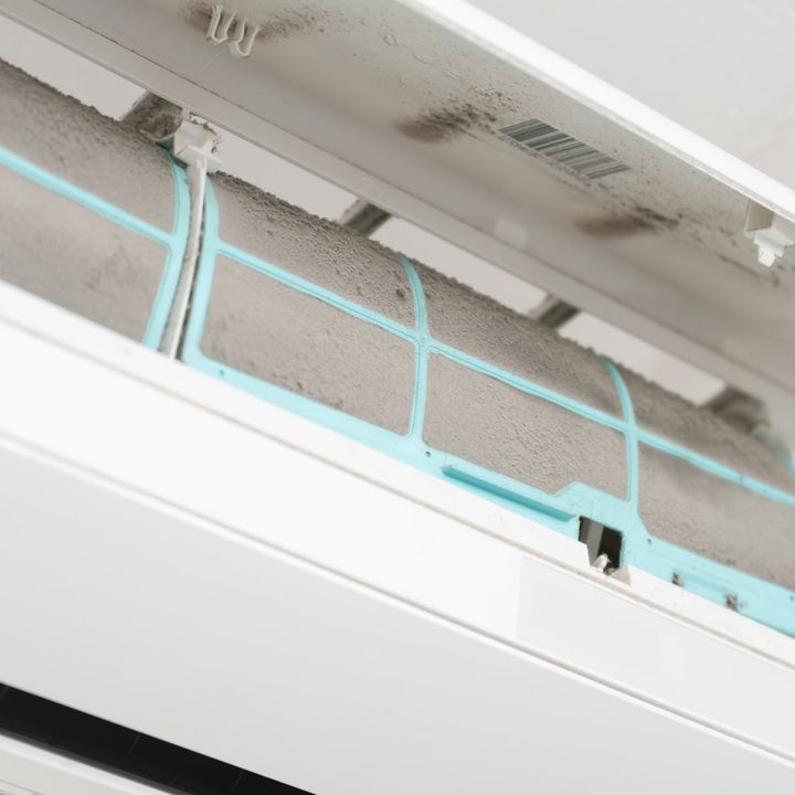 実はすごい汚れかも。「エアコンクリーニング」の適切なタイミング「そうなんだ」「故障やカビを防ぐ」