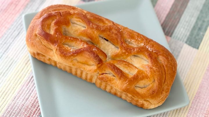 もっちりとした生地の中には大量の……【セブン】に濃厚風味の新作パン