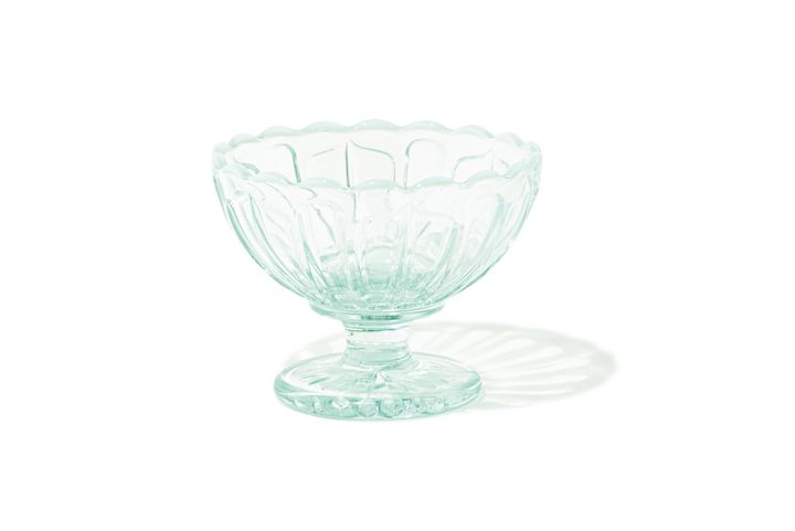 昭和の時代から引き継がれている金型で作られたフラッペグラス。