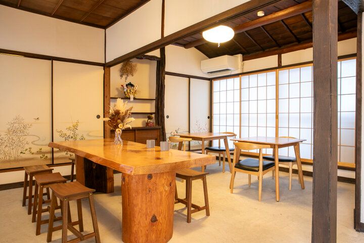 朝一番に「朝ごはん屋楽庵」へ。鎌倉の古民家で玉子焼きとシラスごはんの和定食