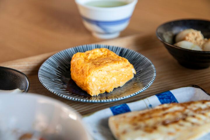 朝一番に「朝ごはん屋楽庵」へ。鎌倉の古民家で玉子焼きとシラスごはんの和定食