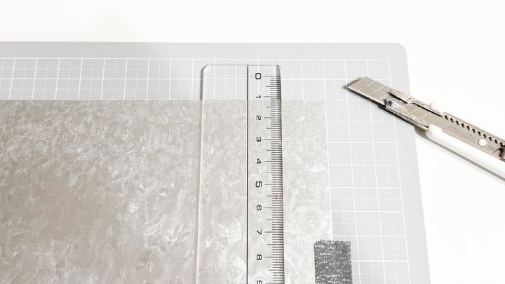 【100均】スチールプレートでDIYが楽しくなる♪カットできるかも検証