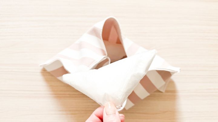 【100均】レジ袋・ポリ袋収納おすすめ8選！たたまなくてOKなものも紹介