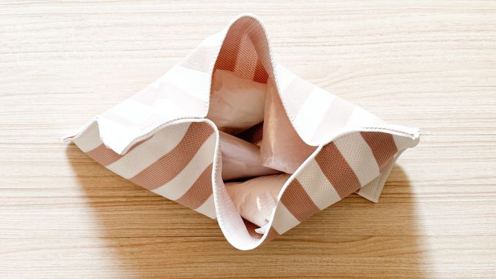 【100均】レジ袋・ポリ袋収納おすすめ8選！たたまなくてOKなものも紹介