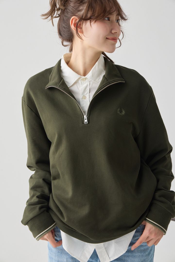 春のラフなジーンズスタイル。白いシャツとスニーカーを合わせて爽やかに【FUDGE FRIEND おしゃれさんの毎日コーディネート vol.677｜RAN】