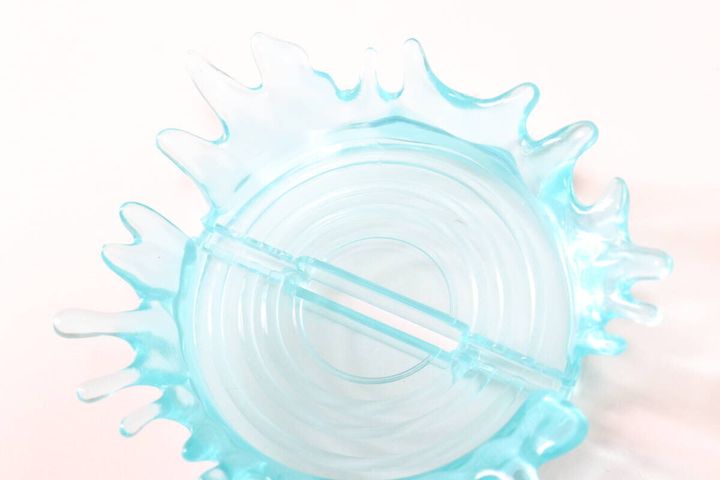 セリアの水面スタンドの差し込み口