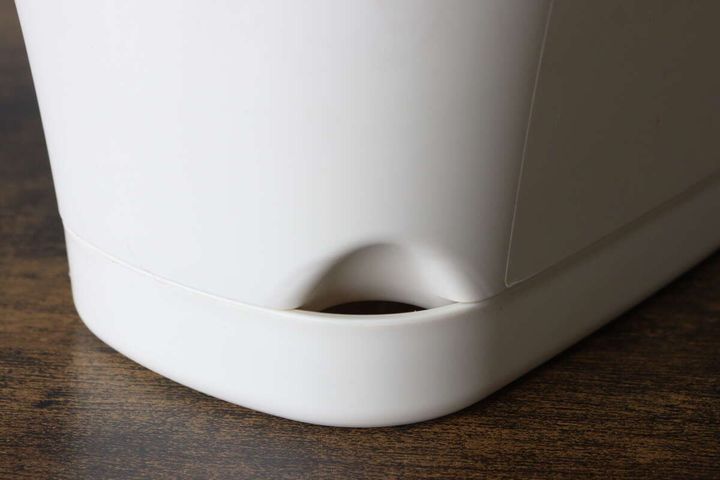 ダイソーのバスケットプランター アイボリーののぞき窓