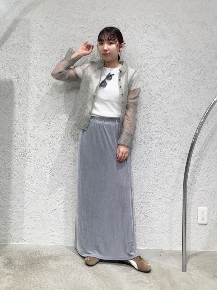 2026春大人女性おすすめシャツ羽織りグレーシアーコーデ