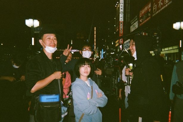 ⻑久監督は「過去を振り返った樹理恵の心に焼き付いた写真のような映画にしたい」と語る [c]2026映画「炎上」製作委員会