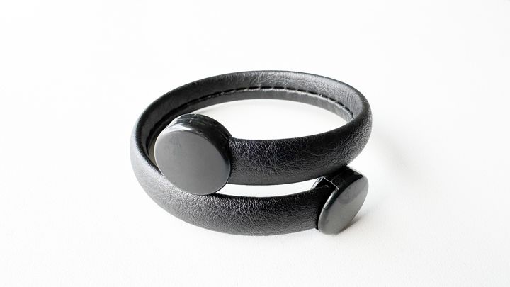 【100均】ダイソーのアームバンドが話題！セリア・キャンドゥの商品は？