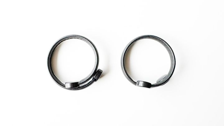 【100均】ダイソーのアームバンドが話題！セリア・キャンドゥの商品は？