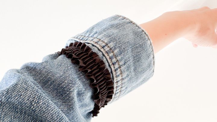 【100均】ダイソーのアームバンドが話題！セリア・キャンドゥの商品は？