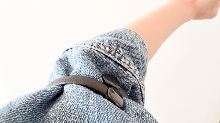 【100均】ダイソーのアームバンドが話題！セリア・キャンドゥの商品は？