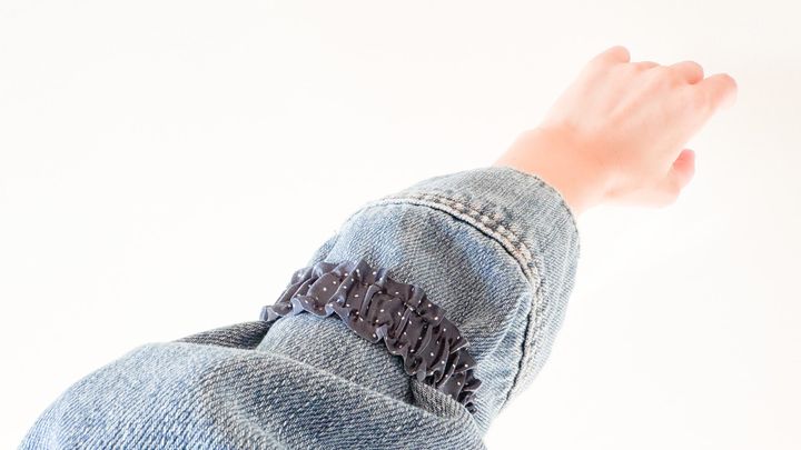 【100均】ダイソーのアームバンドが話題！セリア・キャンドゥの商品は？