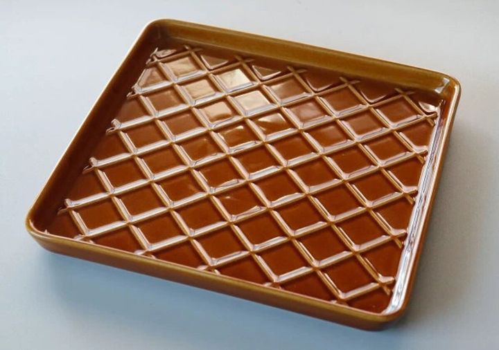 ダイソー トーストプレート（ブラウン、約18cm）