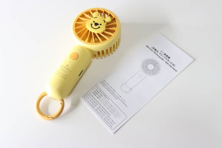 ダイソーのミニ扇風機、充電式、クリップスタンド付（くまのプーさん）の内容