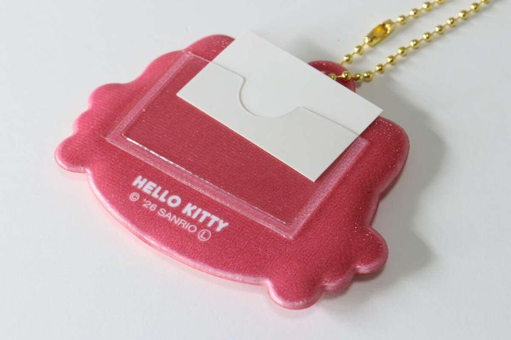 ダイソーの反射キーホルダー キティの裏面