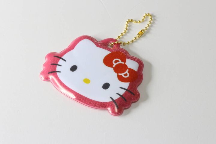 ダイソーの反射キーホルダー キティのビジュアル