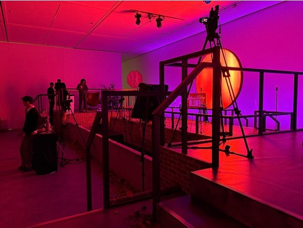 7月1日(水)から配信予定のWEB-CMの撮影で使用した美術セットを特別にそのまま公開