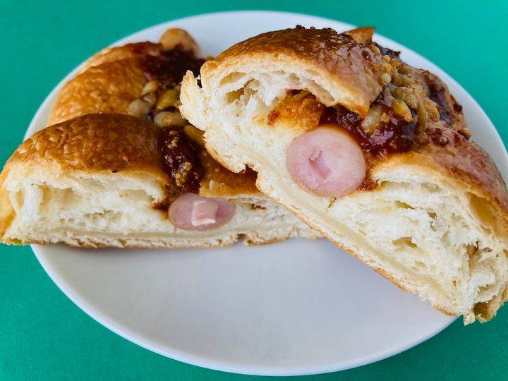 「食べごたえが凄い！」「リベイクしたらさらに美味しい！」【セブン】「クロワッサン ソーセージミートソース」