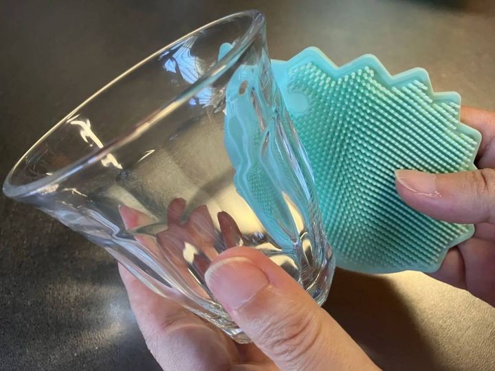 DAISO(ダイソー)：シリコーンキッチンブラシ(ハリネズミ)