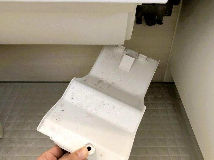 浴槽の『エプロン』外せるって知ってた？気になる内側をのぞいてみたら…→即、掃除します！