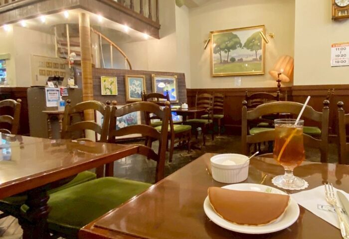 横浜文明堂の喫茶室「ル・カフェ」で出会った。〈焼きたて×伝統の衝撃！〉3店舗限定の極上金カステラの正体