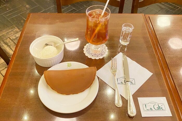横浜文明堂の喫茶室「ル・カフェ」で出会った。〈焼きたて×伝統の衝撃！〉3店舗限定の極上金カステラの正体