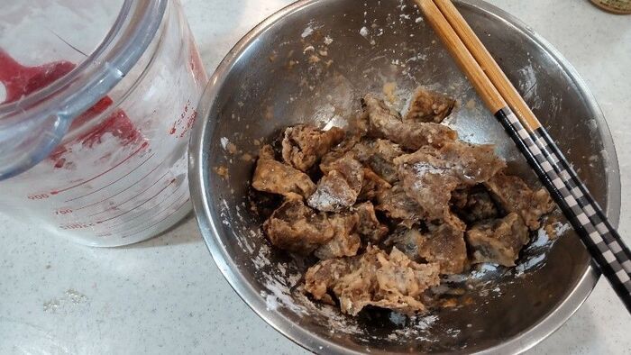 こんにゃくをギュッと絞ると…まるでお肉に！？噂の裏ワザを試してみたら、超絶美味だった。