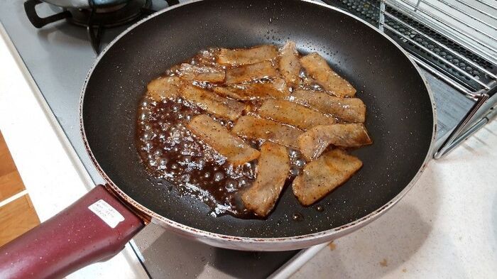 こんにゃくをギュッと絞ると…まるでお肉に！？噂の裏ワザを試してみたら、超絶美味だった。