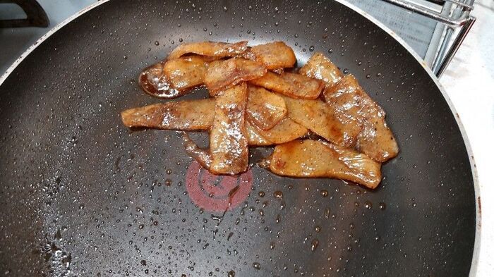 こんにゃくをギュッと絞ると…まるでお肉に！？噂の裏ワザを試してみたら、超絶美味だった。