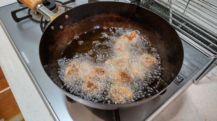 こんにゃくをギュッと絞ると…まるでお肉に！？噂の裏ワザを試してみたら、超絶美味だった。