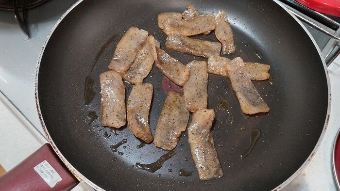 こんにゃくをギュッと絞ると…まるでお肉に！？噂の裏ワザを試してみたら、超絶美味だった。