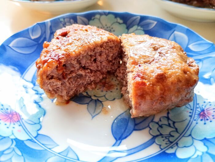 パン粉はもう買いません！ハンバーグ作りに使える「パン粉の代わり」4つを検証。意外な1位に驚いた！！