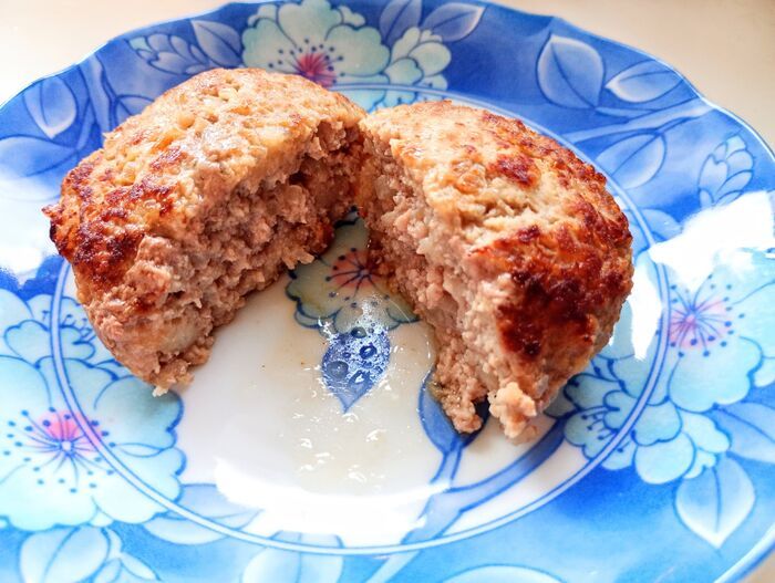 パン粉はもう買いません！ハンバーグ作りに使える「パン粉の代わり」4つを検証。意外な1位に驚いた！！