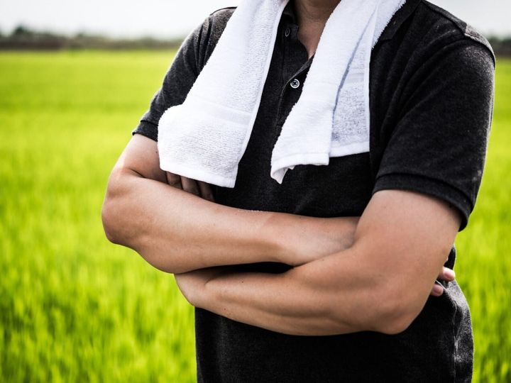 家業を継ぐという使命感や役割を重視し、実家を拠点に生活の基盤を築く道を選ぶケースも少なくありません。今回は、岐阜県岐阜市に住む40歳男性のケースを取り上げます。