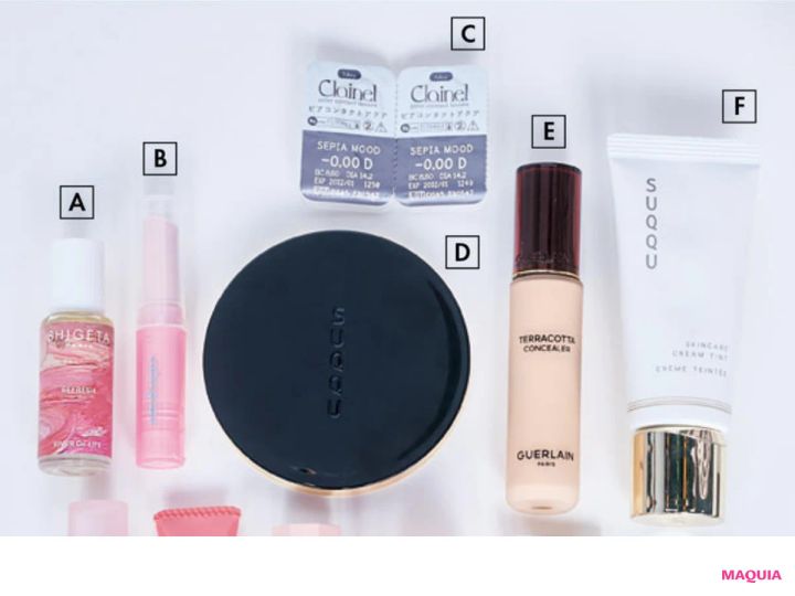 2026年最新 小嶋陽菜さん（こじはる）愛用ポーチの中身 目薬 カラコン ファンデ